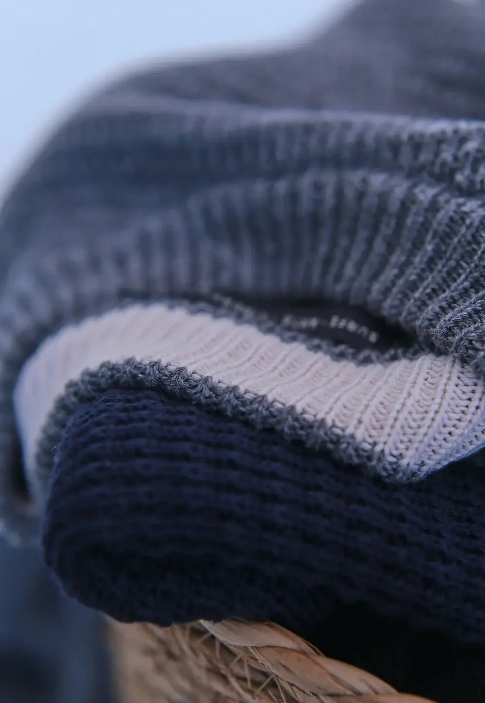 Men’s Dual-Tone Stripe Crewneck Sweater – Old Money Essential